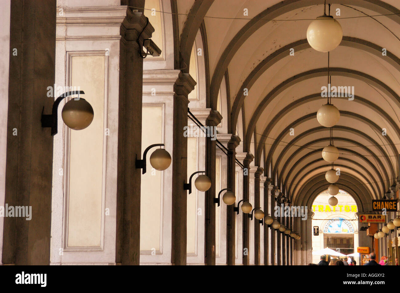Shopping mall galleria hi-res stock photography and images - Alamy