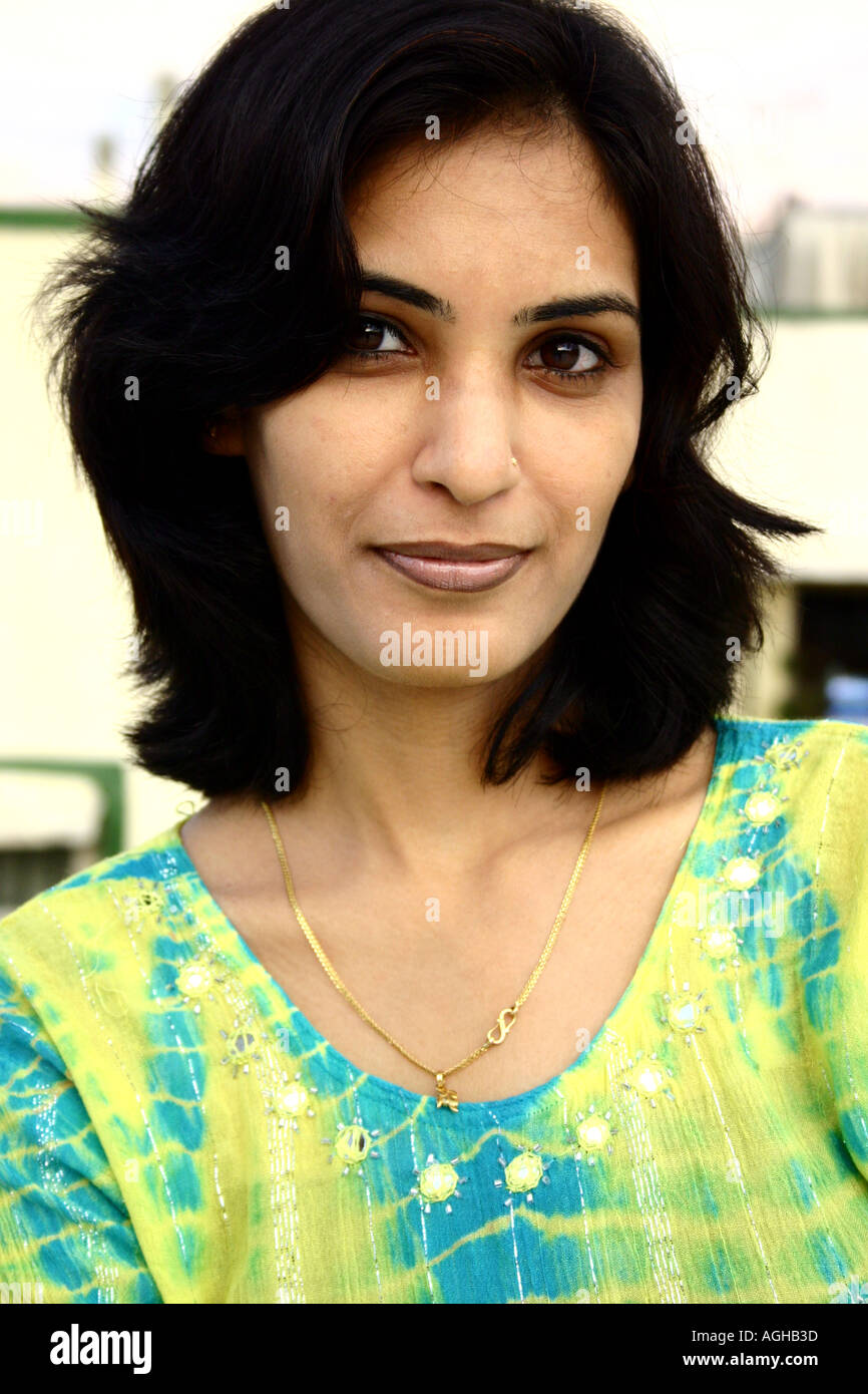 Woman in green punjabi suit bombay now mumbai hi-res stock photography and images - Alamy Woman in green punjabi suit bombay now mumbai hi-res stock photography and images - Alamy