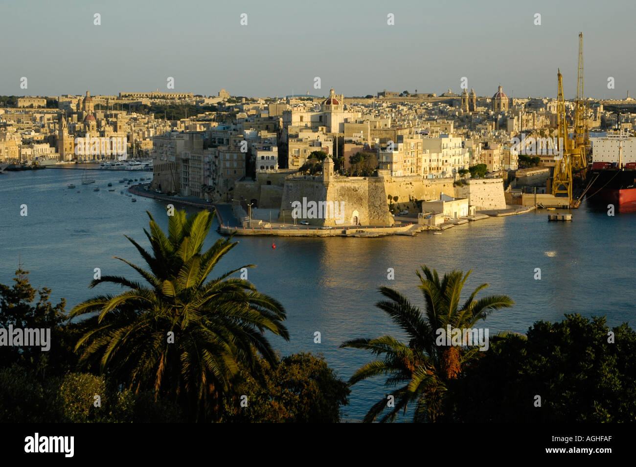 View of the fortified city of Senglea also known by its title Citta Invicta  or Civitas Invicta in the South Eastern Region of Malta Stock Photo - Alamy