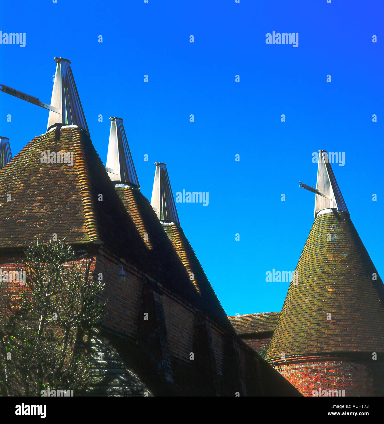 Oast house houses hi-res stock photography and images - Alamy