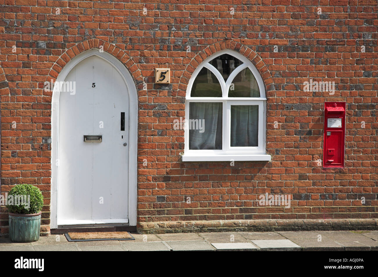Cottage Front Door And Post Box Stock Photo 8125033 Alamy