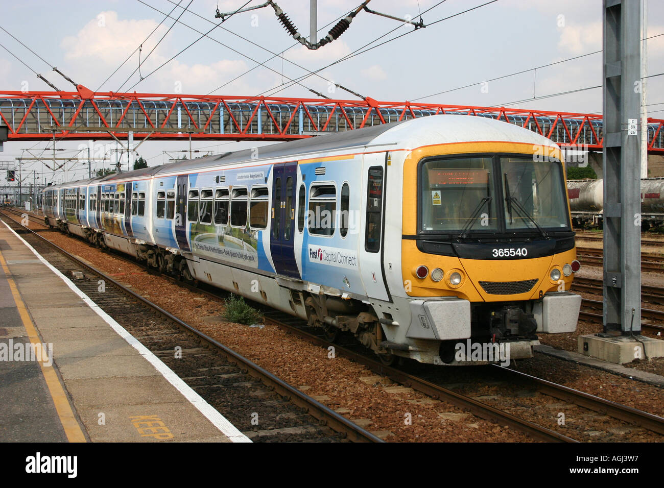 Class 365 electric multiple unit at cambridge station stock photo