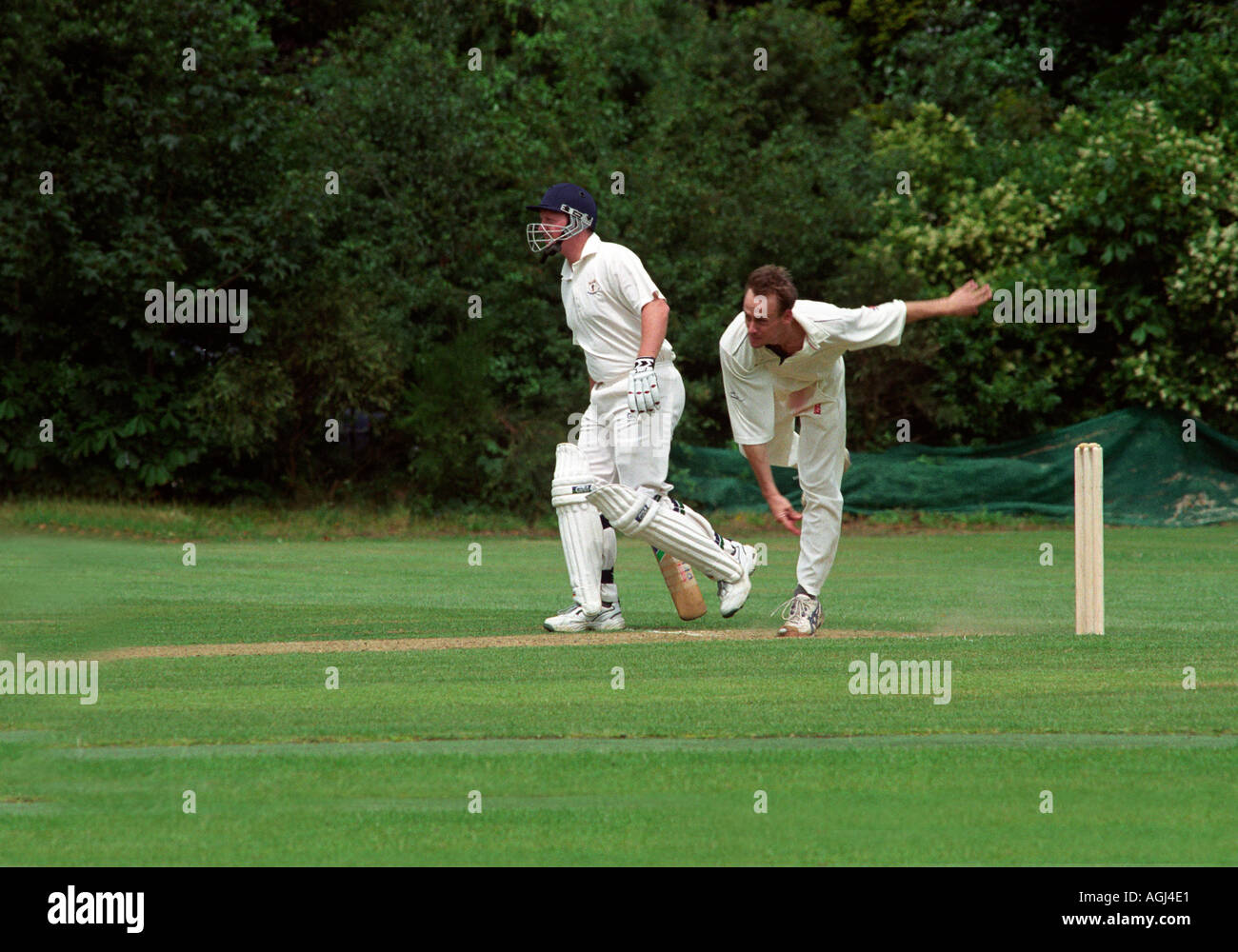 Batsman and bowler hi-res stock photography and images - Alamy