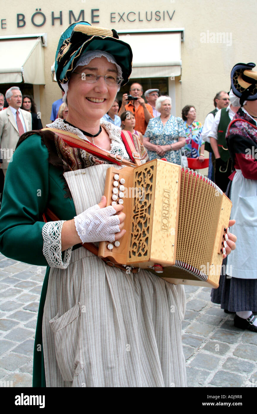Traditional french cultures folk music hi-res stock photography and images  - Alamy