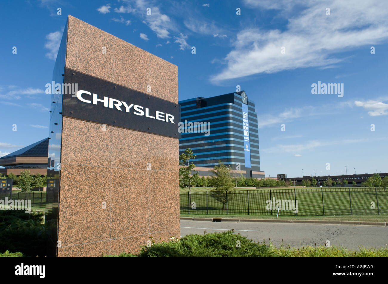 The Chrysler World Headquarters and sign Stock Photo