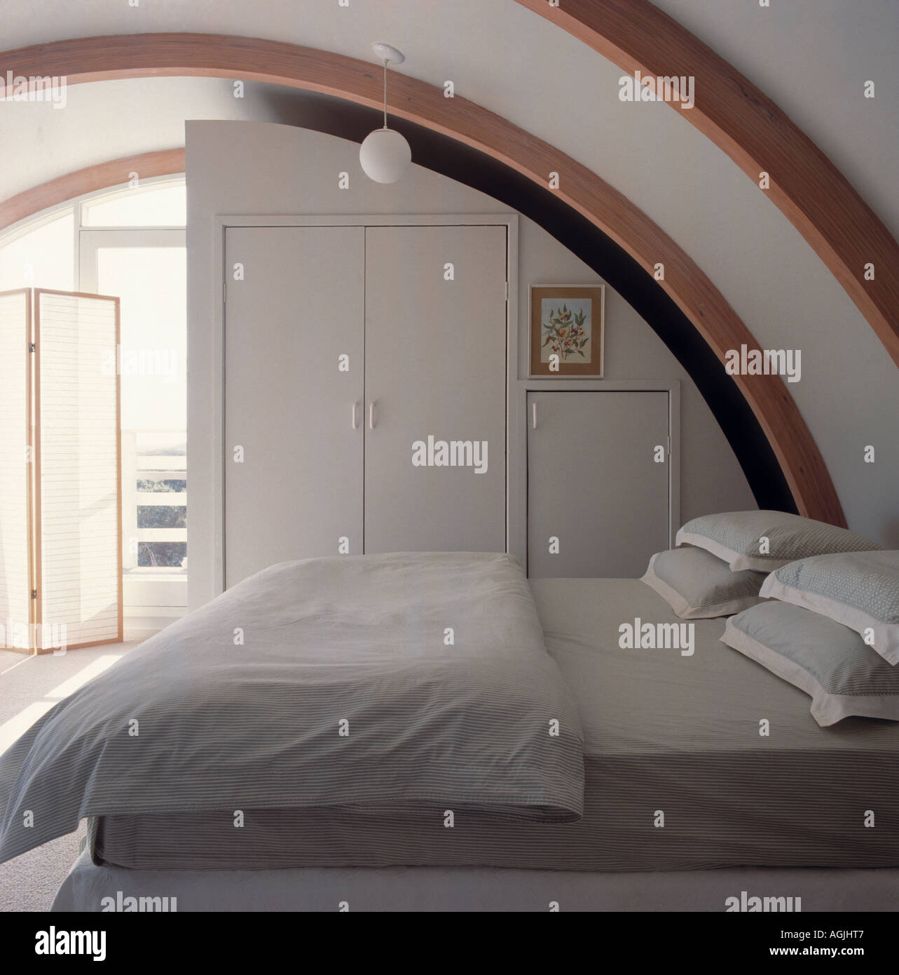 Bed divider pillow hires stock photography and images Alamy
