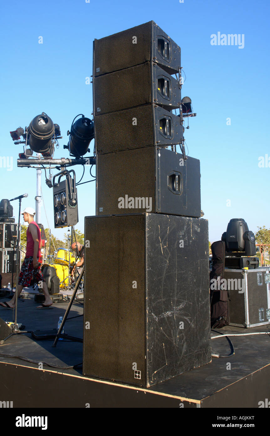 Speakers at outdoors concert hires stock photography and images Alamy