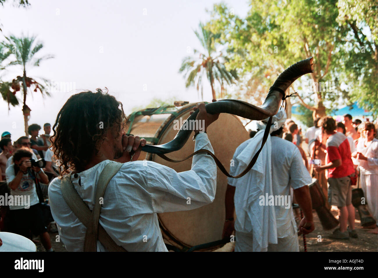 Blowing the shofar hires stock photography and images Alamy
