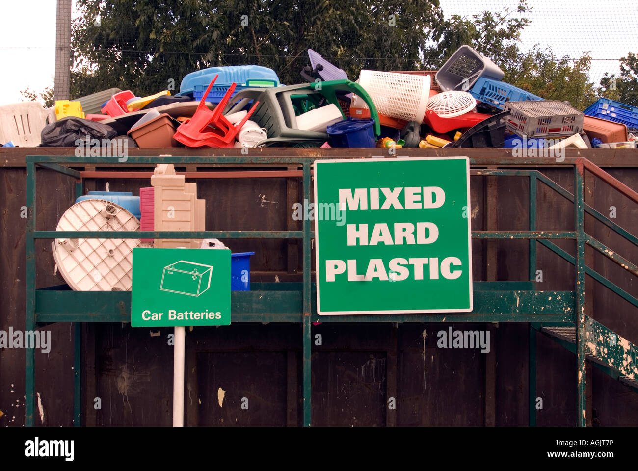 feltham recycling centre        
        <figure class=