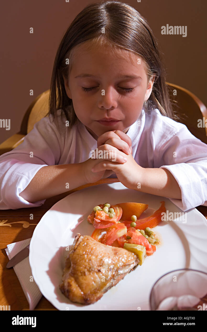 Children praying before meal hires stock photography and images Alamy