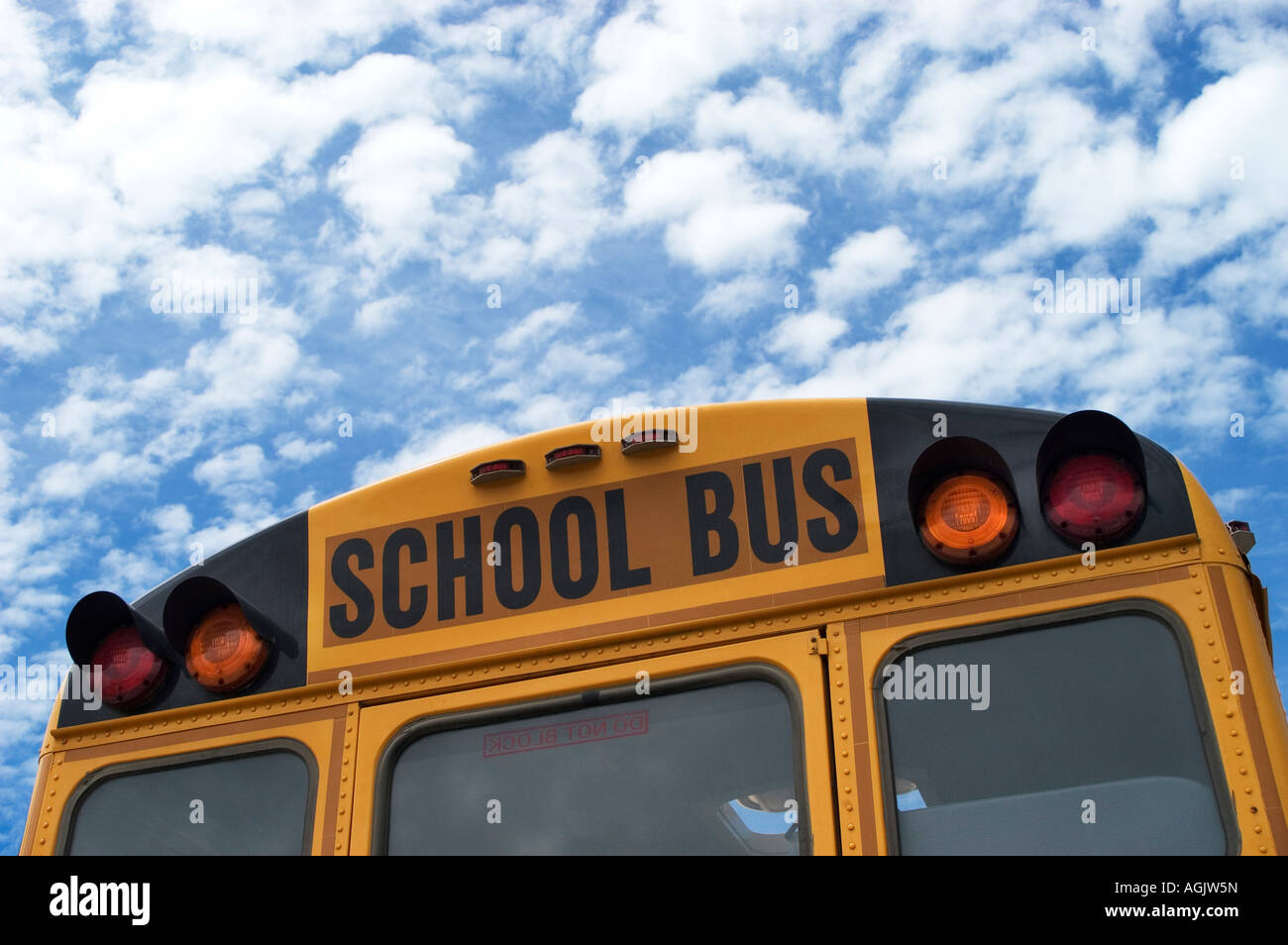 Yellow school bus blue sky hi-res stock photography and images - Alamy