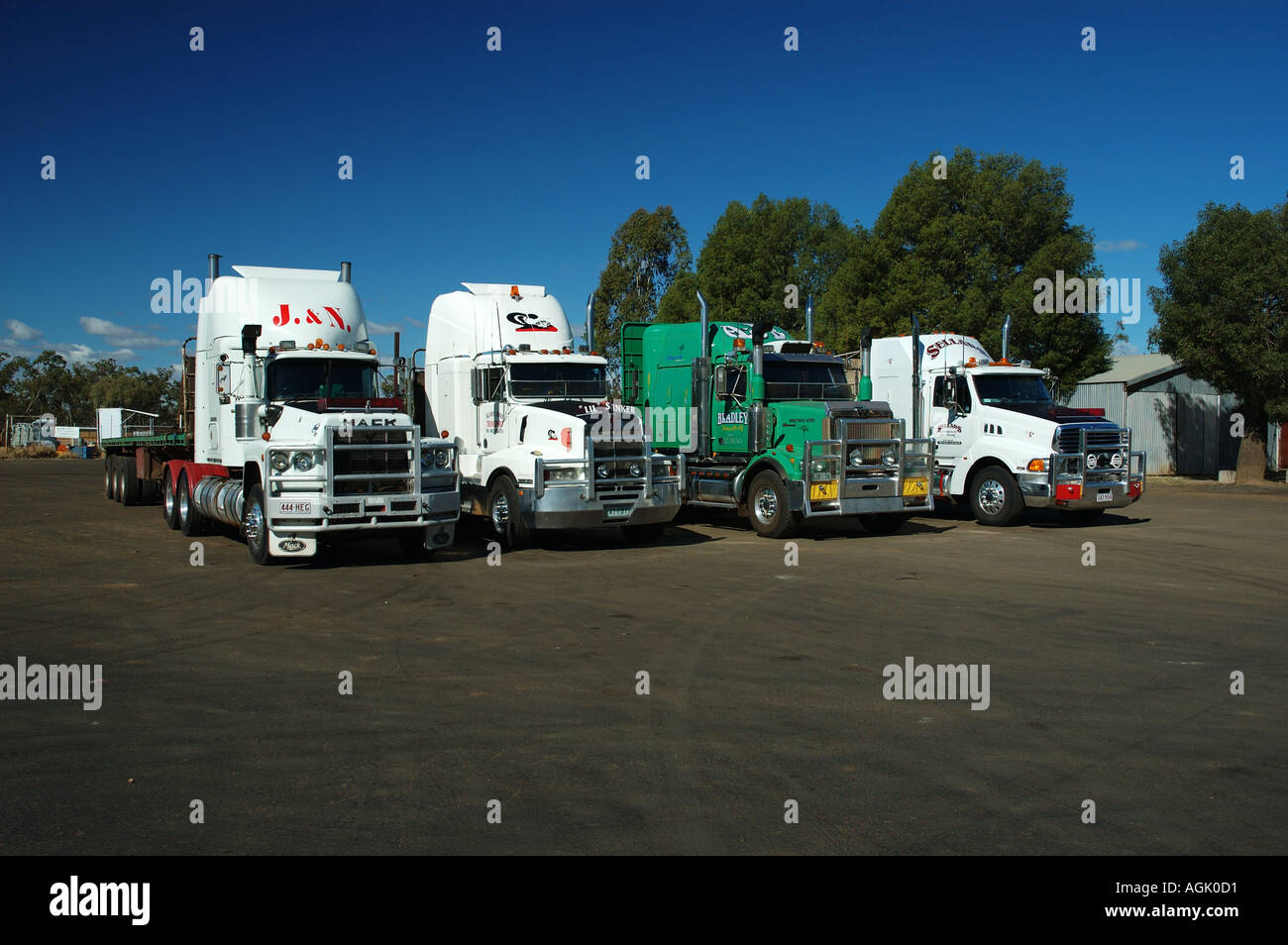 long hault trucks in fuel and food stop outback Australia dsc 0039 Stock Photo
