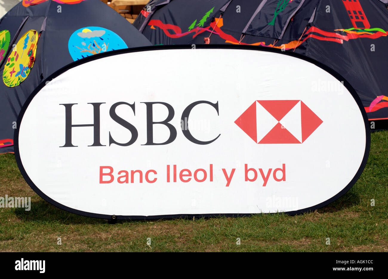 Bilingual Welsh English language HSBC bank logo sign at the National Eisteddfod of Wales Stock Photo