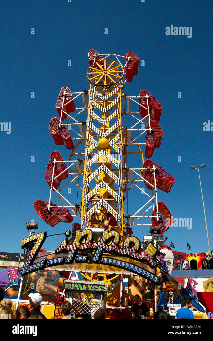 Side show ride the Zipper Stock Photo Alamy
