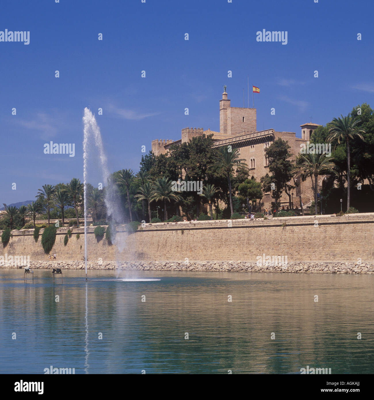Almudaina Royal Palace + Parc de La Mar + fountain, Palma de Mallorca, Balearic Islands, Spain. Stock Photo