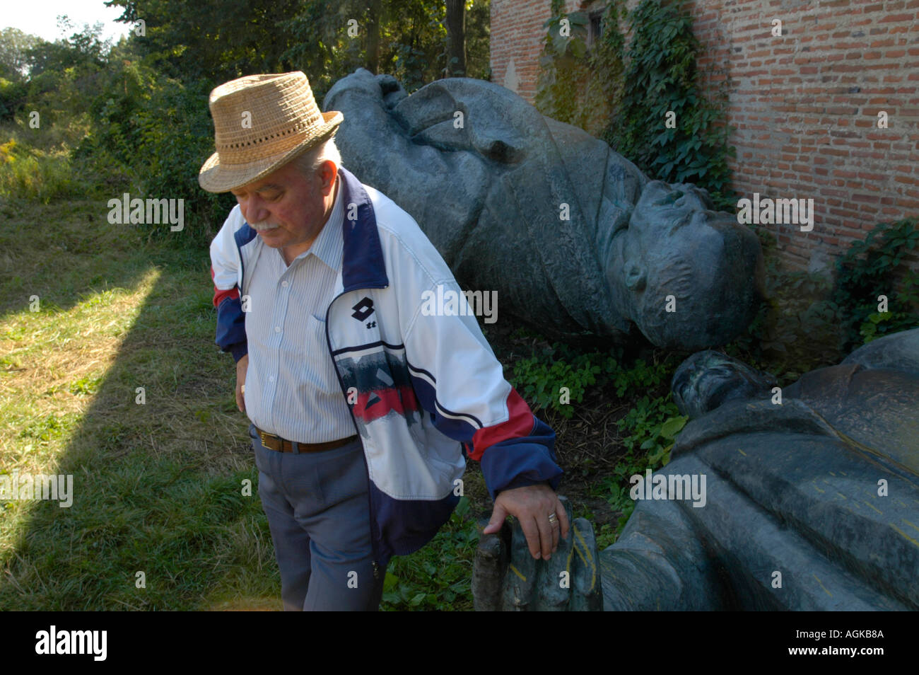 Mogosoaia, Lenin statue from Bucuresti in backyard, next to statue of Petru Groza Stock Photo