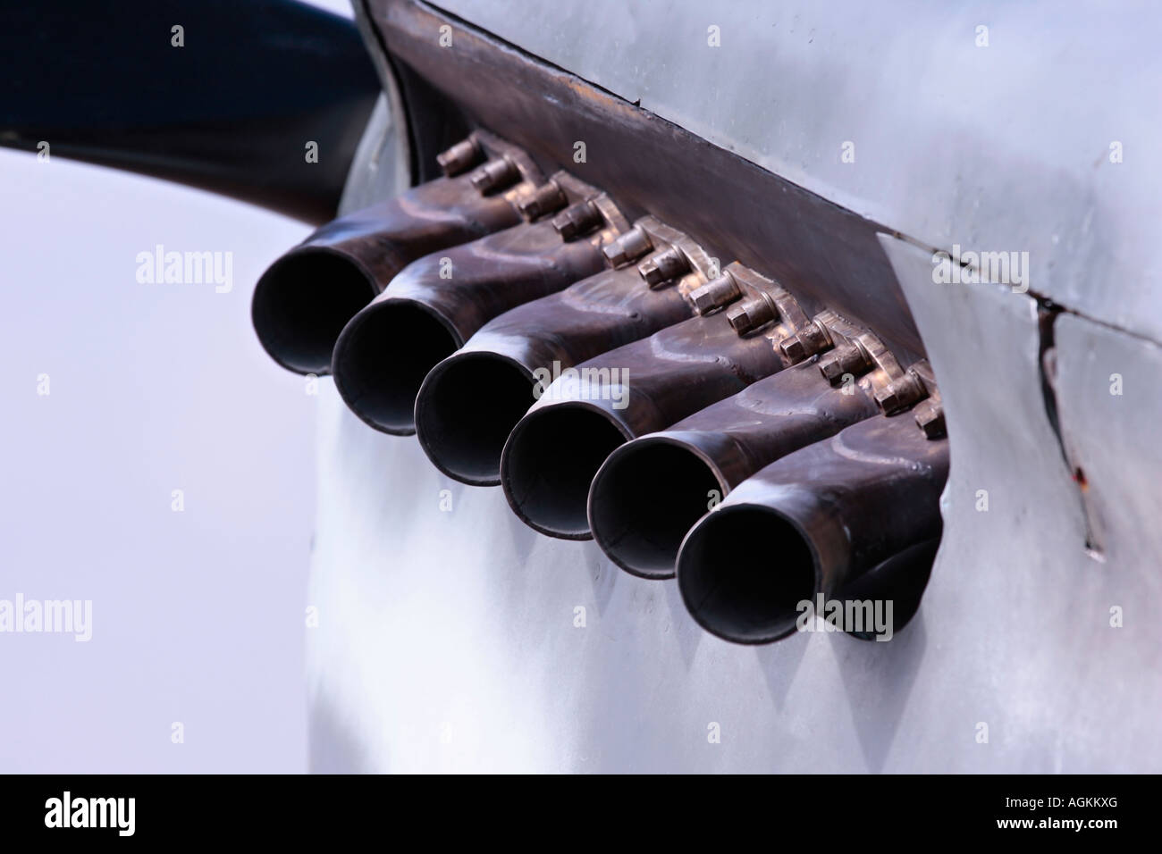 Airplane exhaust hires stock photography and images Alamy