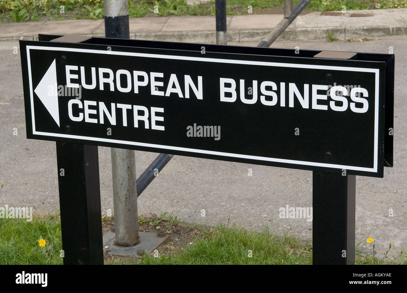 Business signage hi-res stock photography and images - Alamy