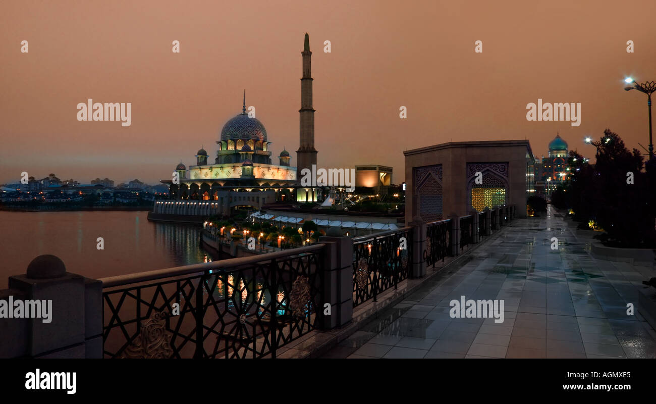 Malaysia Mosque Putrajaya at dusk Stock Photo