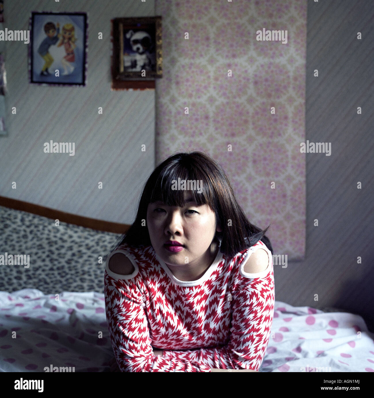 Leaning on elbows hi-res stock photography and images - Alamy