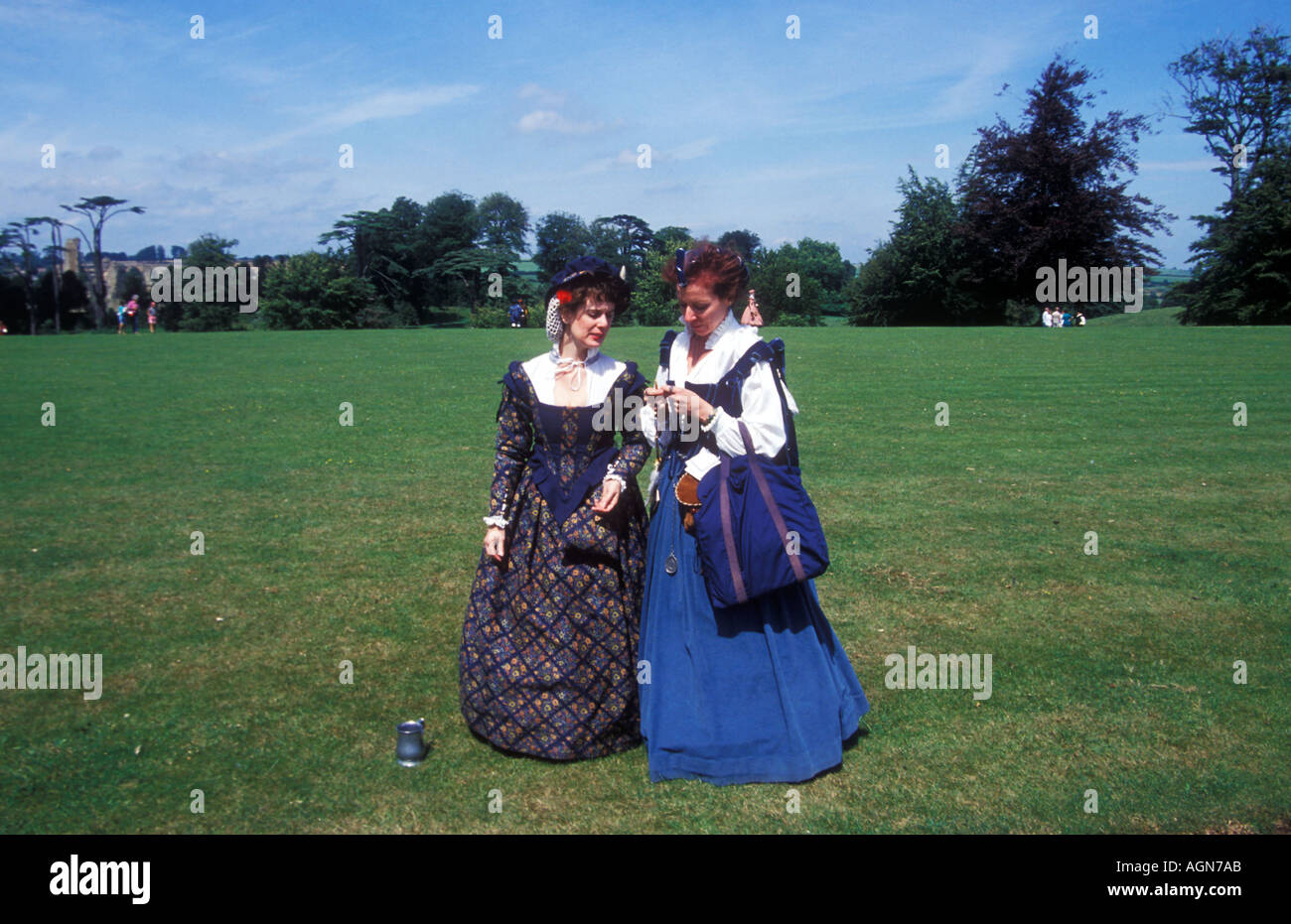 Elizabethan costumes hires stock photography and images Alamy