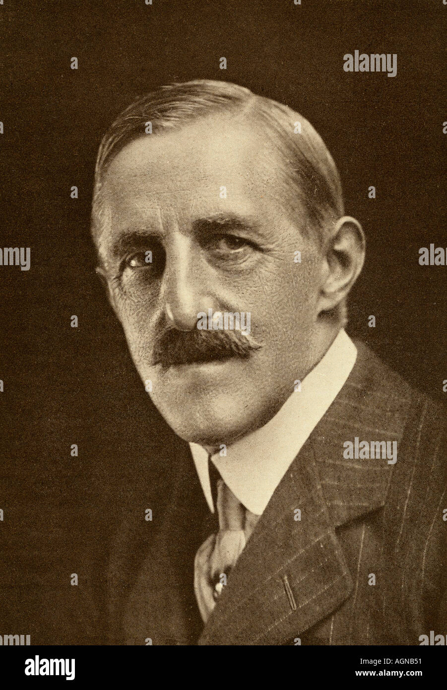 Чипсы лейс макс 145гр. Макс бирбом. Лоохи одежда макс фрай. Арварох макс фрай. Макс хастингс.