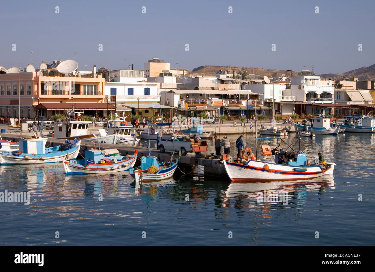 dh  KARDAMENA GREECE KOS Fishing boat quayside discharging morning fish catch onto village pier Stock Photo