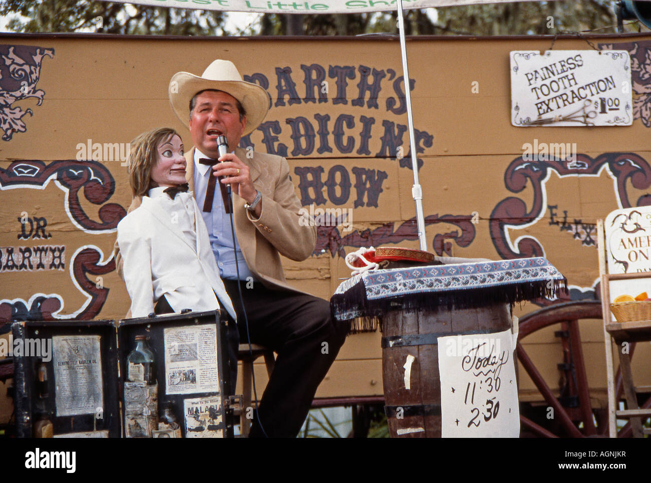 A travelling outdoor showman, ventriloquist and entertainer, Doctor Barth and his ‘Medicine Show’, Florida, USA in 1990. Stock Photo