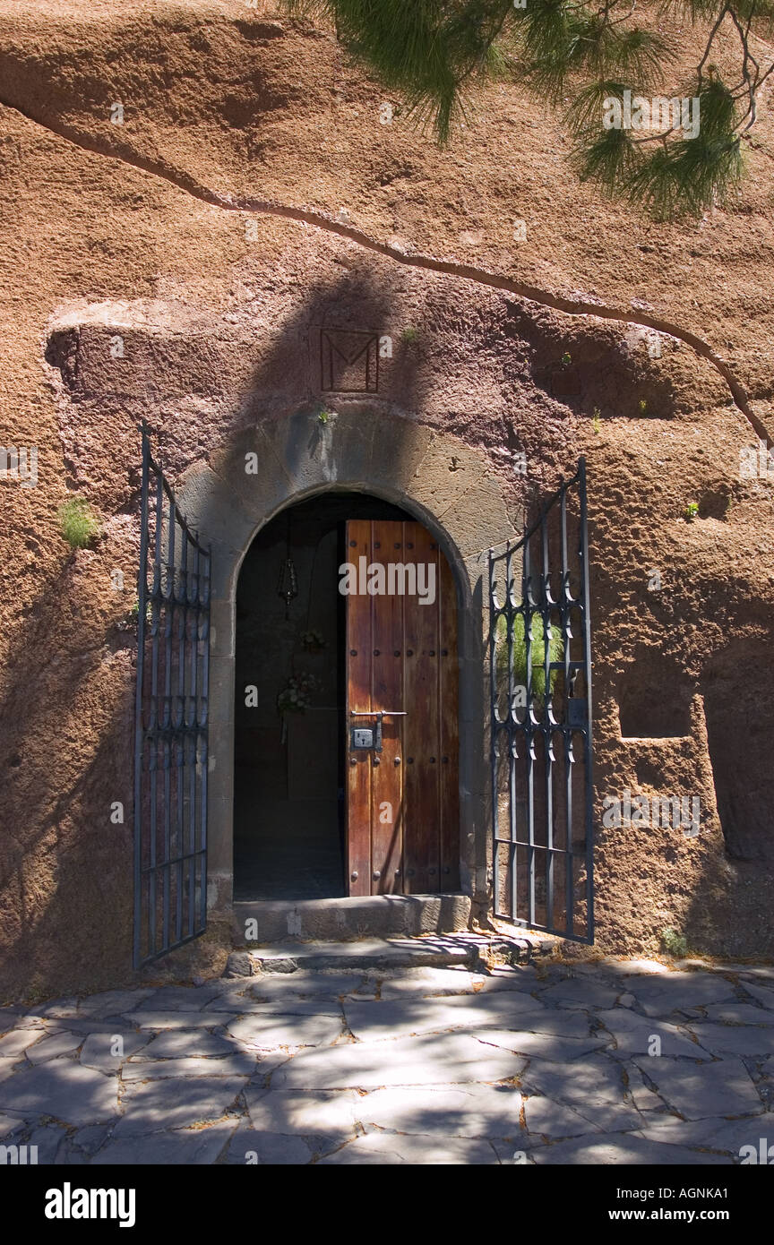 INGLESIA DELLA CUEVITA Gran Canaria Artenara La Ermita de la Cuevita church in a cave Stock Photo - Alamy INGLESIA DELLA CUEVITA Gran Canaria Artenara La Ermita de la Cuevita church in a cave Stock Photo - Alamy