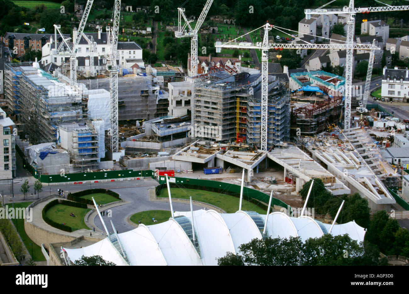 wallpapers Scottish Parliament Building Construction https www alamy com construction of the new scottish parliament building with dynamic image2646991 html