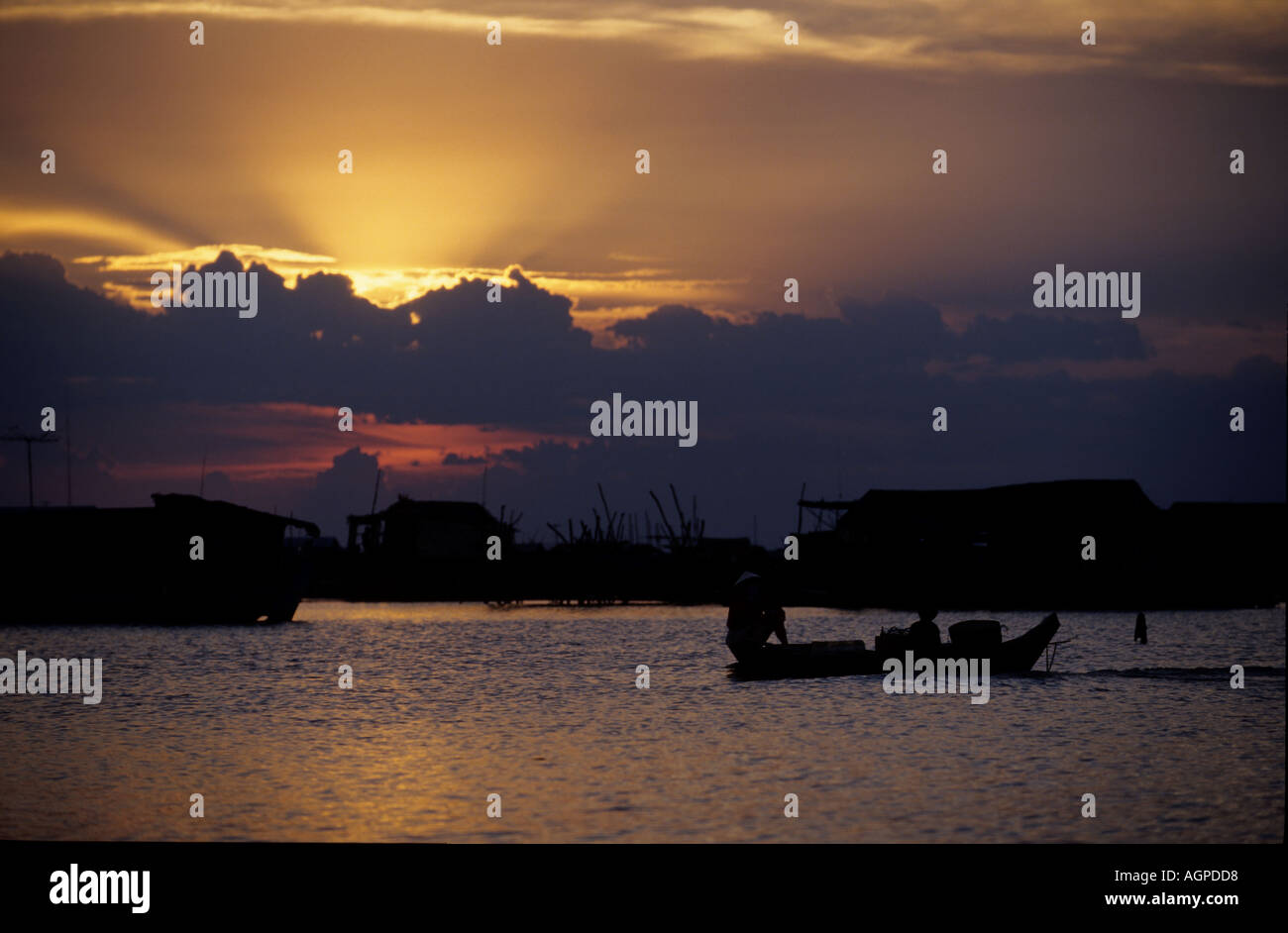 sunset on a floating village on Tonle Sap Lake Stock Photo - Alamy