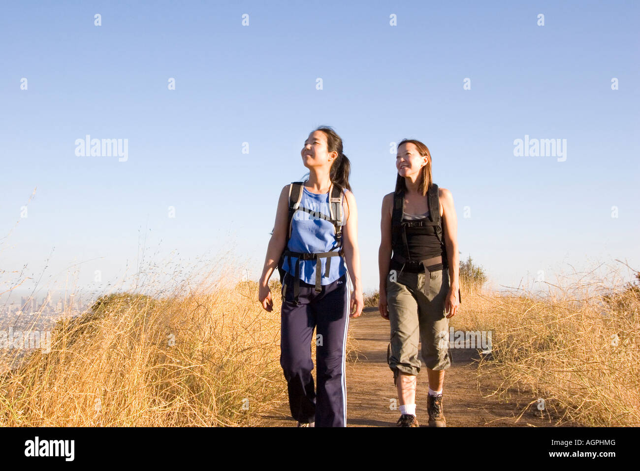 Women that hike hi-res stock photography and images - Alamy