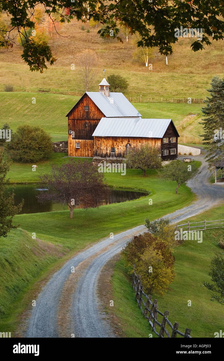 New england barn hi-res stock photography and images - Alamy