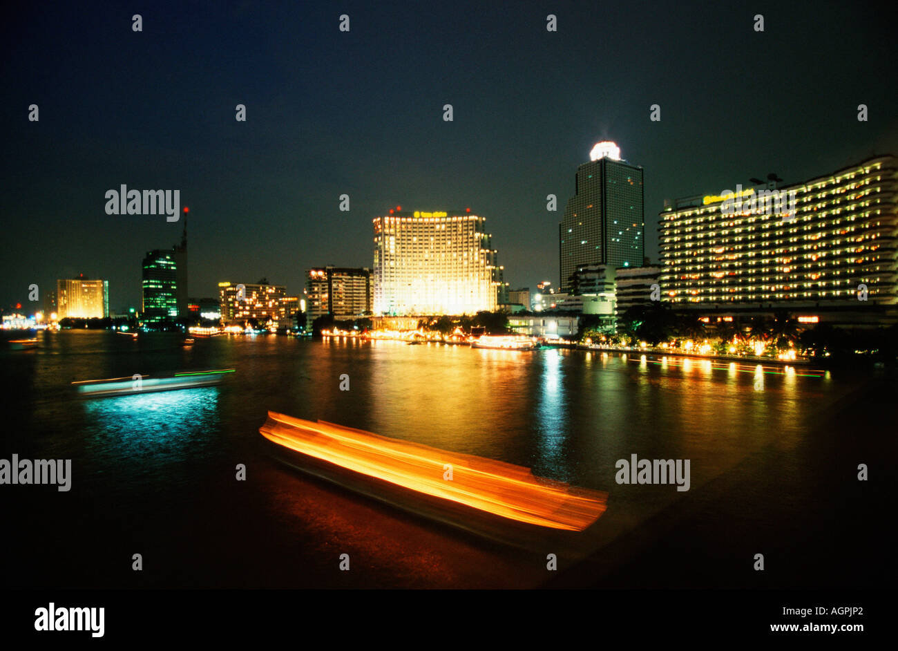 Bangkok skyline at night hi-res stock photography and images - Alamy