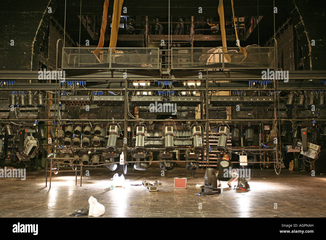 mechanic repair an gigantic stage lights Stock Photo - Alamy