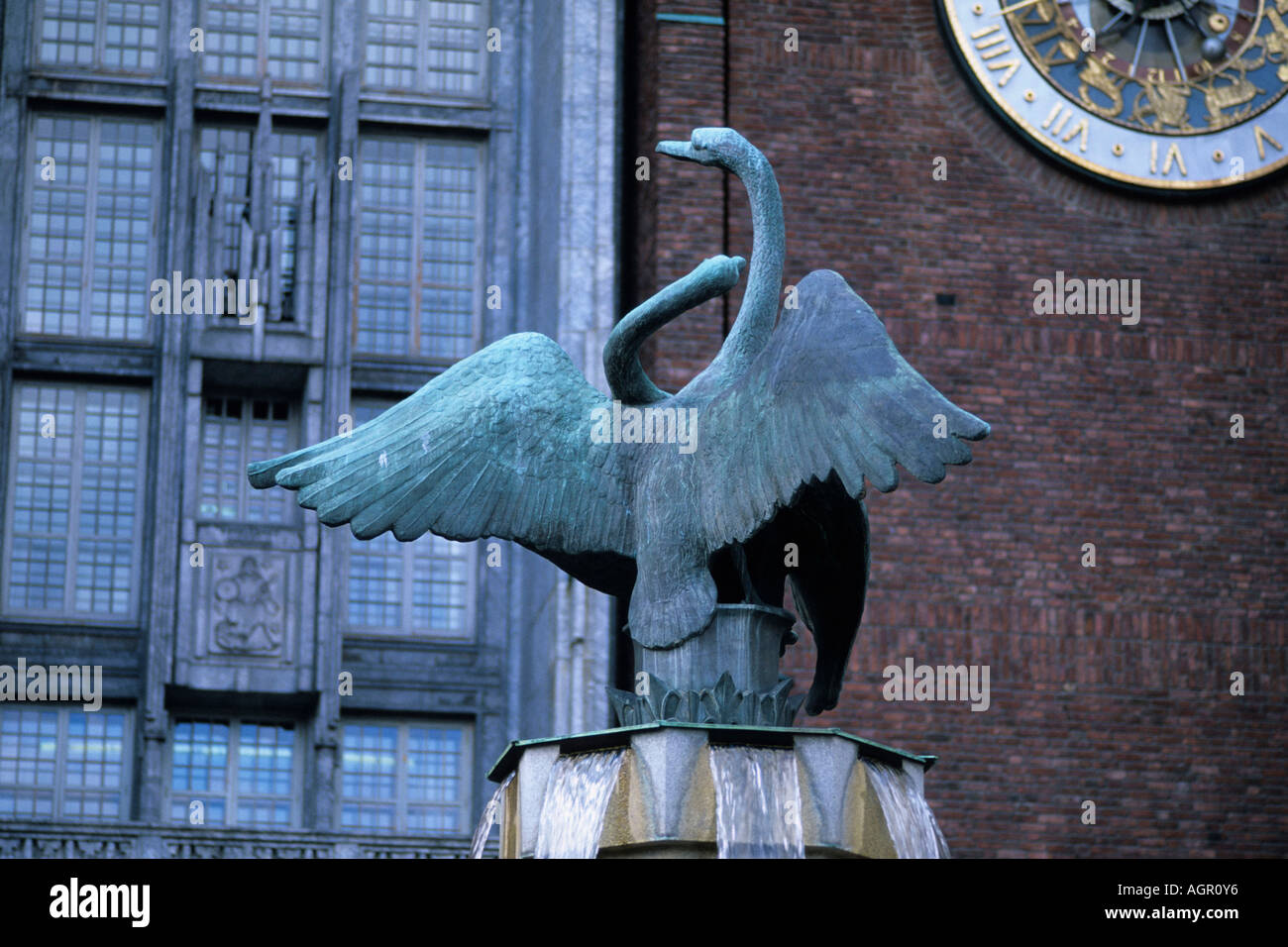 City hall statues oslo hi-res stock photography and images - Alamy