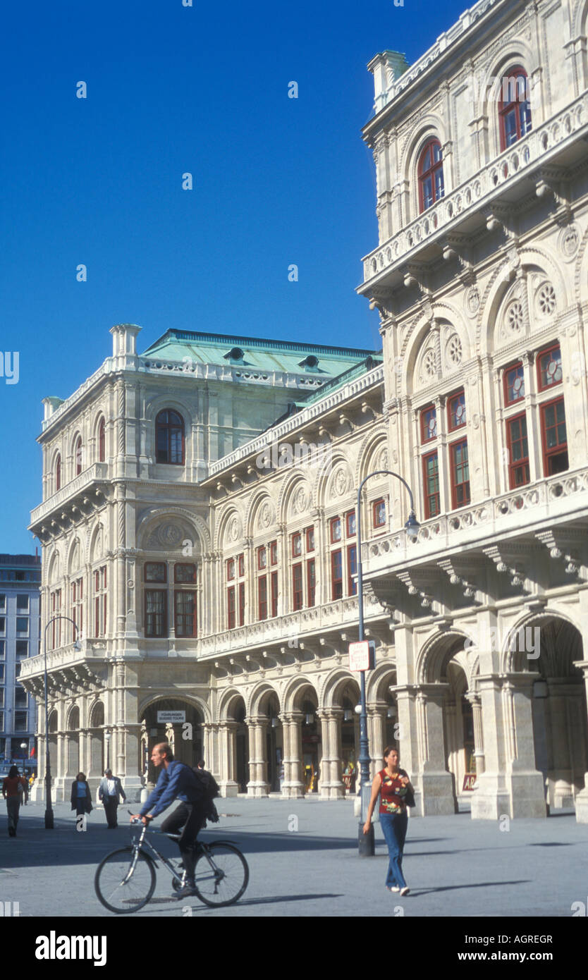 People in front of the State Opera in Vienna Austria Stock Photo