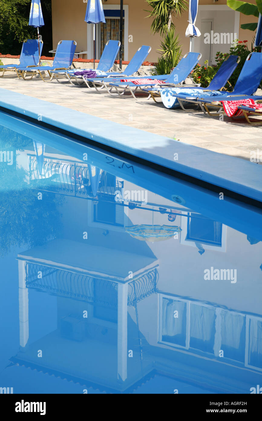 Hotel outdoor swimming pool Stock Photo - Alamy