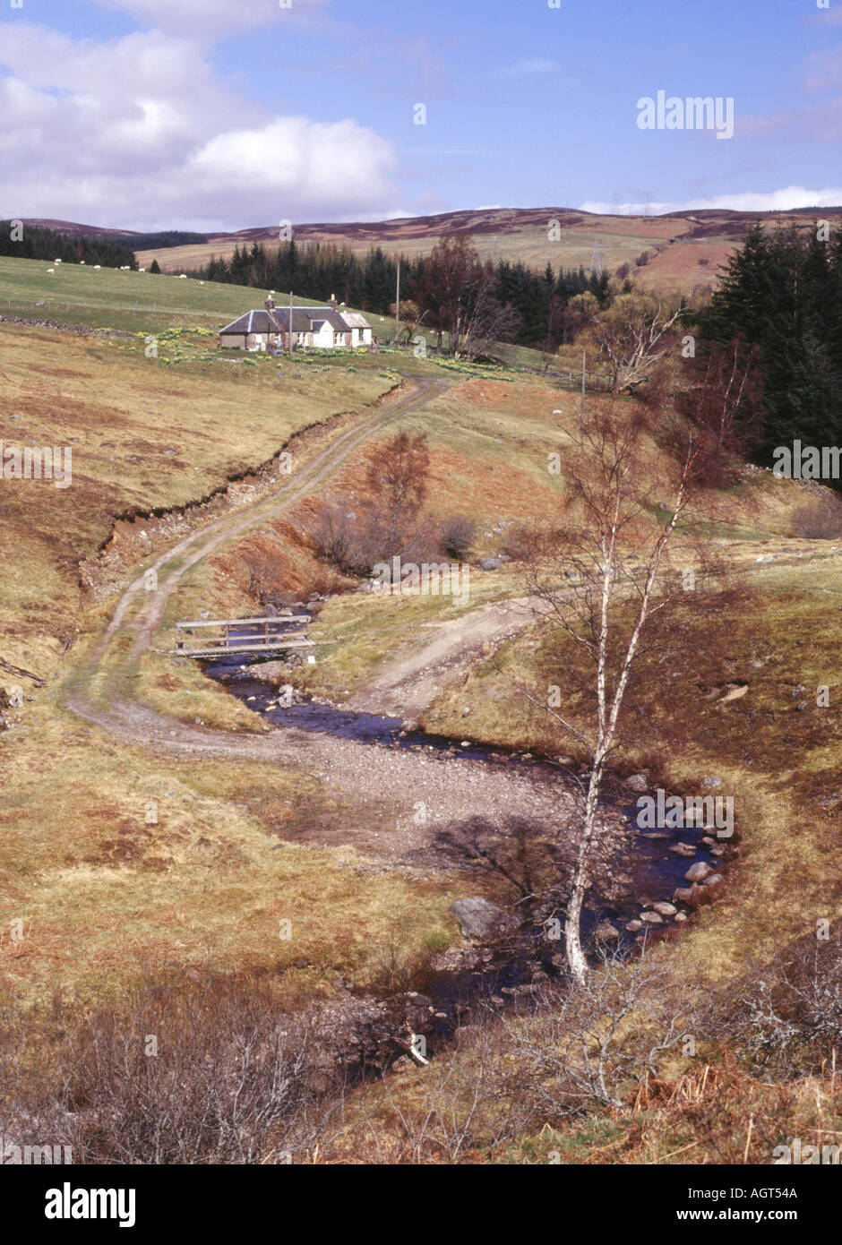 dh Glen Errochty river TRINAFOUR PERTHSHIRE foot bridge crofters cottage holiday country scotland isolated croft autumn Stock Photo