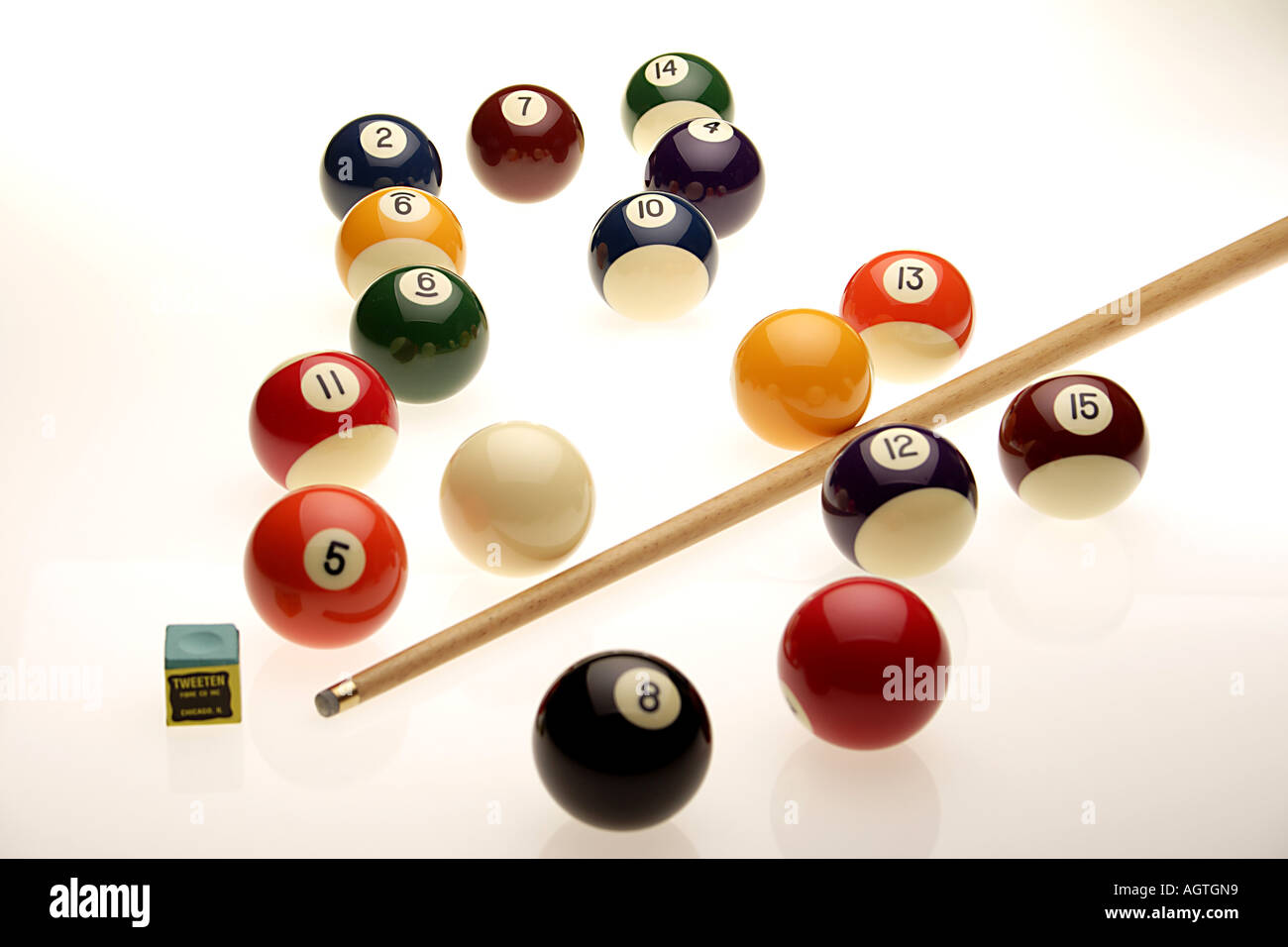 Snooker pool balls with cue and chalk on white background 2 7 14 6 4 10 11 5 13 12 15 8 round sphere circular indoor game sport Stock Photo