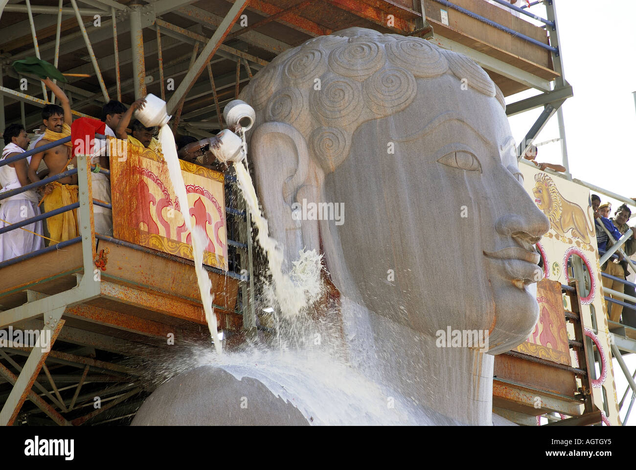 VMM79990 Milk Mastabhishek Bahubali Statue Sravanbelagola Banglore Karnataka India Stock Photo