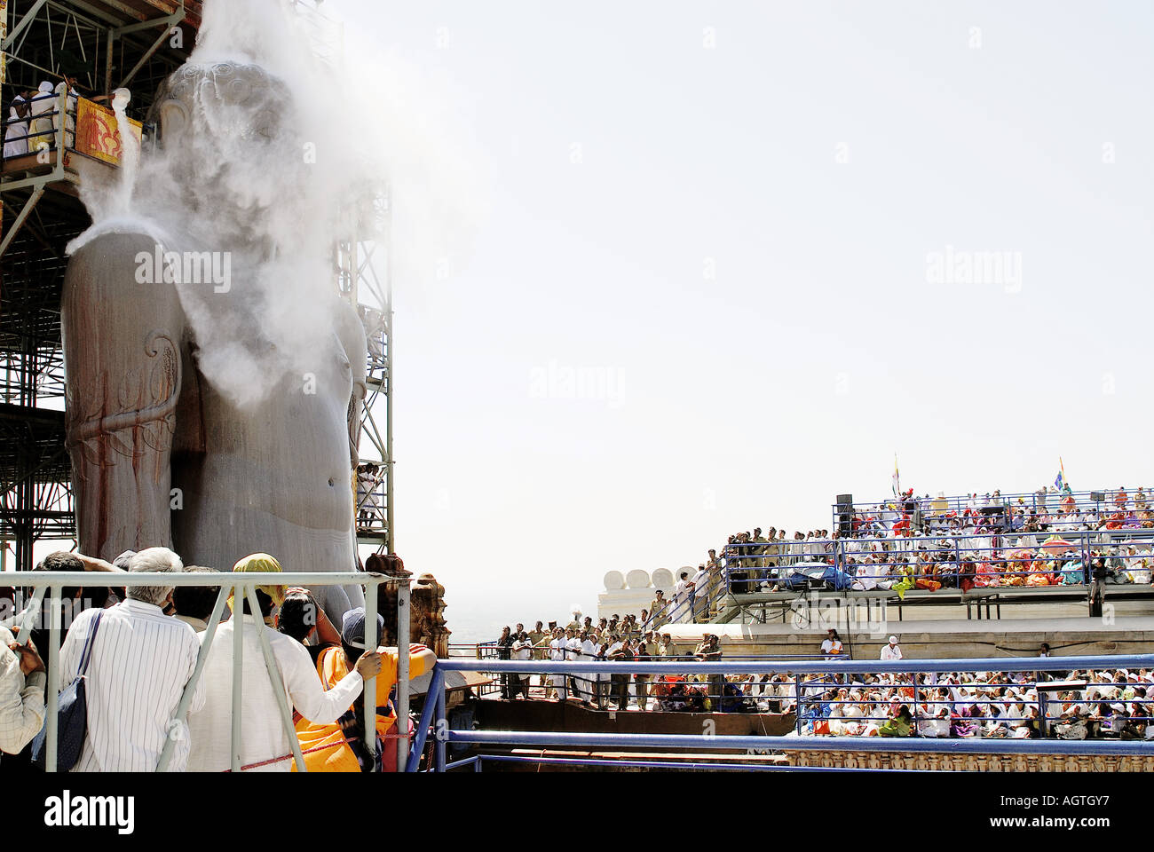 VMM79991 Rice powder Mastabhishek Bahubali Statue Sravanbelagola Banglore Karnataka India Stock Photo