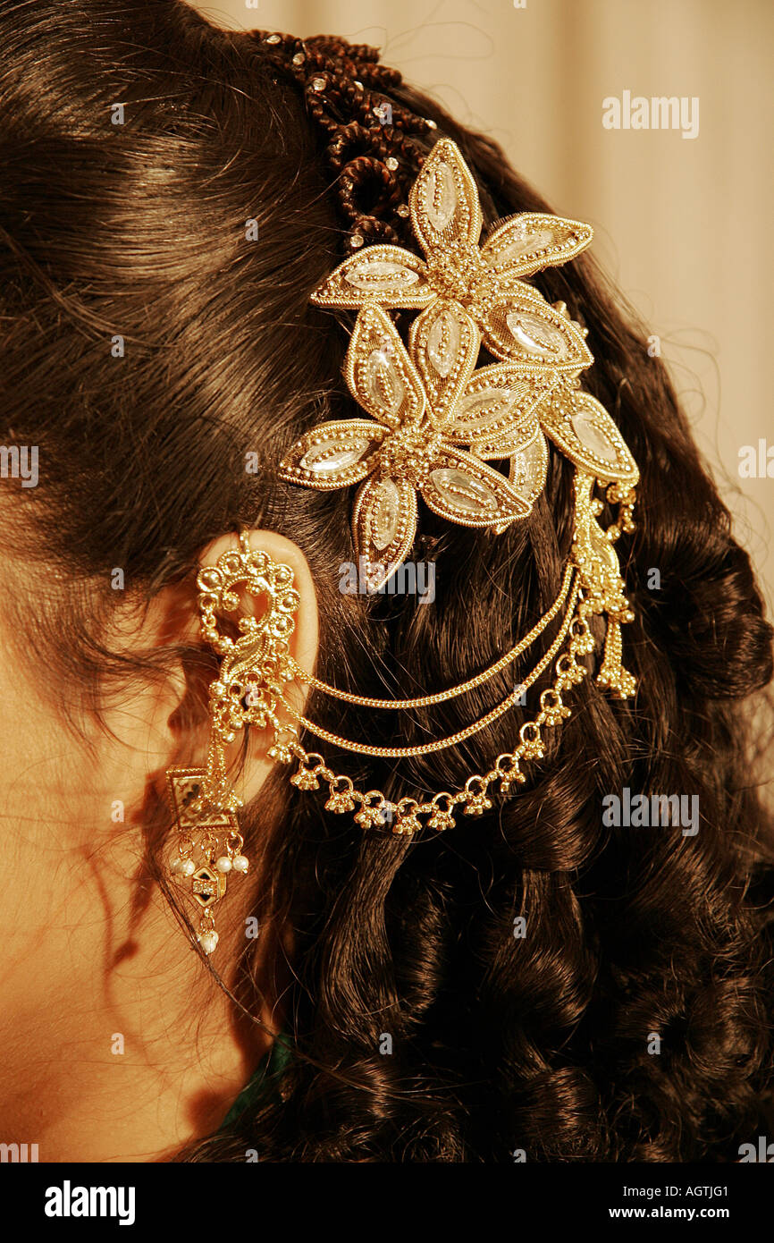 Ssk79507 An Indian Gujarati Girl Wearing A Decorated Hair