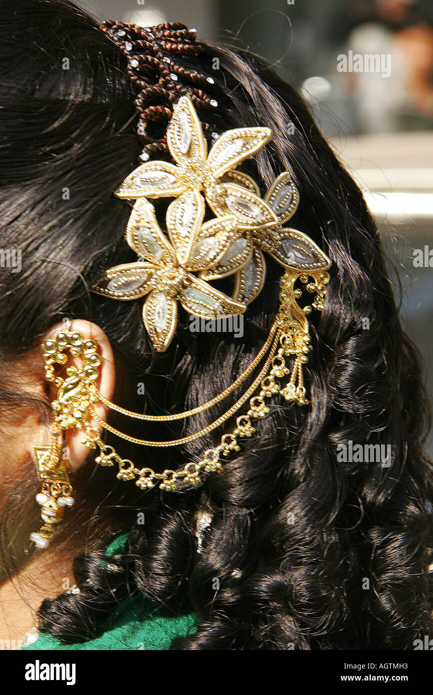 SSK79631 Hairstyle and hair or namental accessories in Indian Gujarati Marriages India Stock Photo - Alamy SSK79631 Hairstyle and hair or namental accessories in Indian Gujarati Marriages India Stock Photo - Alamy