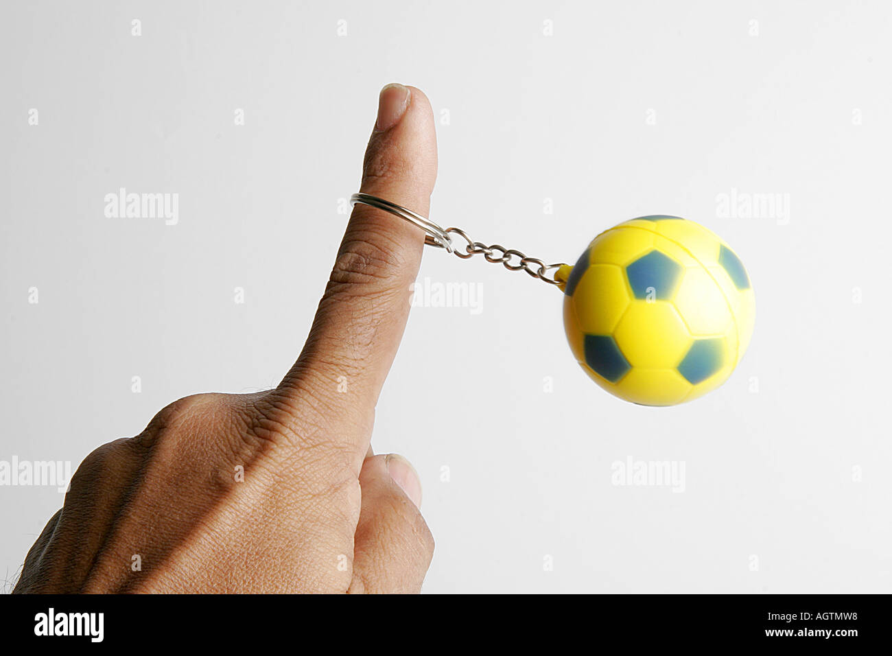 SSK79684 Spinning key chain made of small yellow and blue rubber