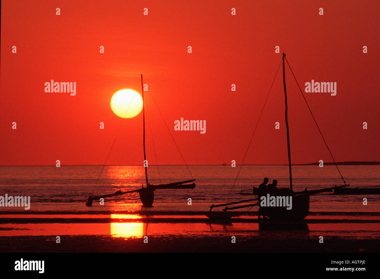 Italy sunset boats hi-res stock photography and images - Alamy