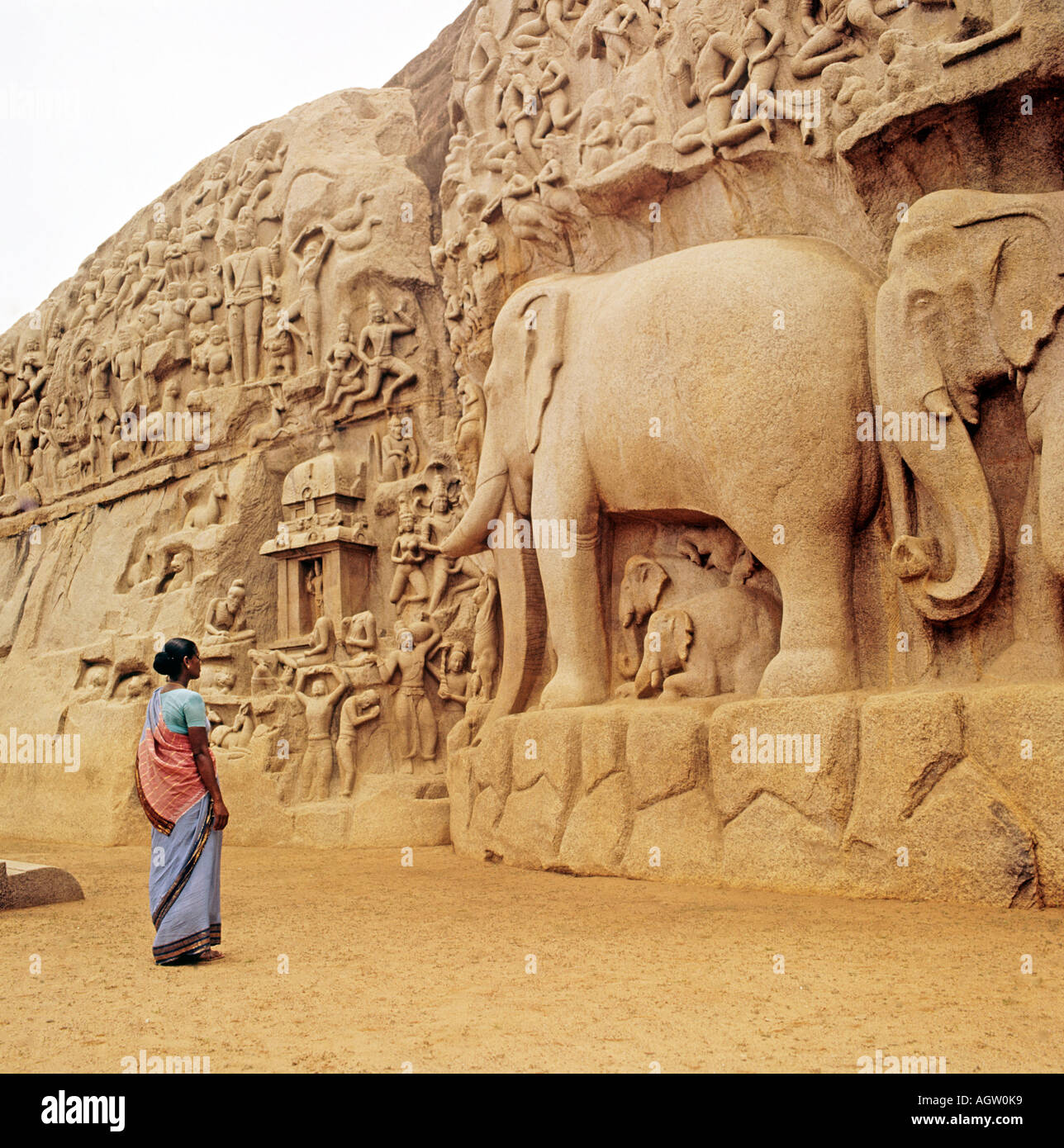 India Mahabalipuram near Madras the world's largest rock carving at  Krishna Mandapam of  Arjuna,s Penance He turned from war to Stock Photo