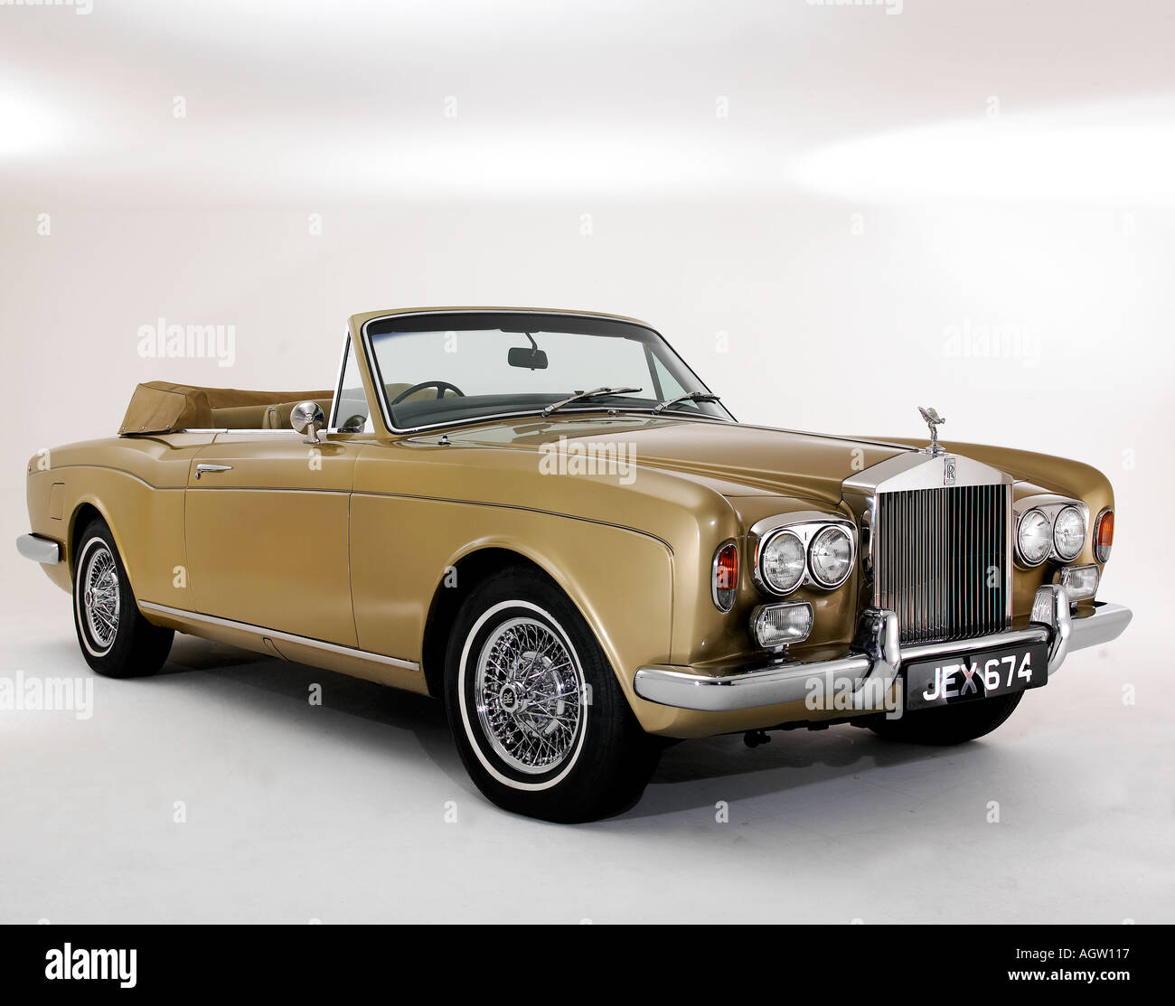 Gold rolls royce hi-res stock photography and images - Alamy