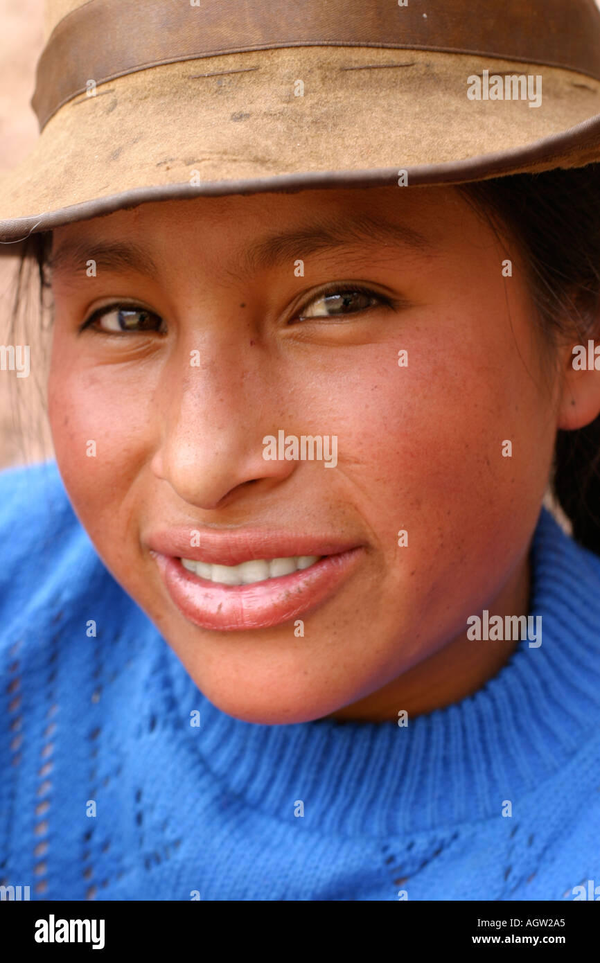 Peru girl peruvian indigenous hi-res stock photography and images - Alamy