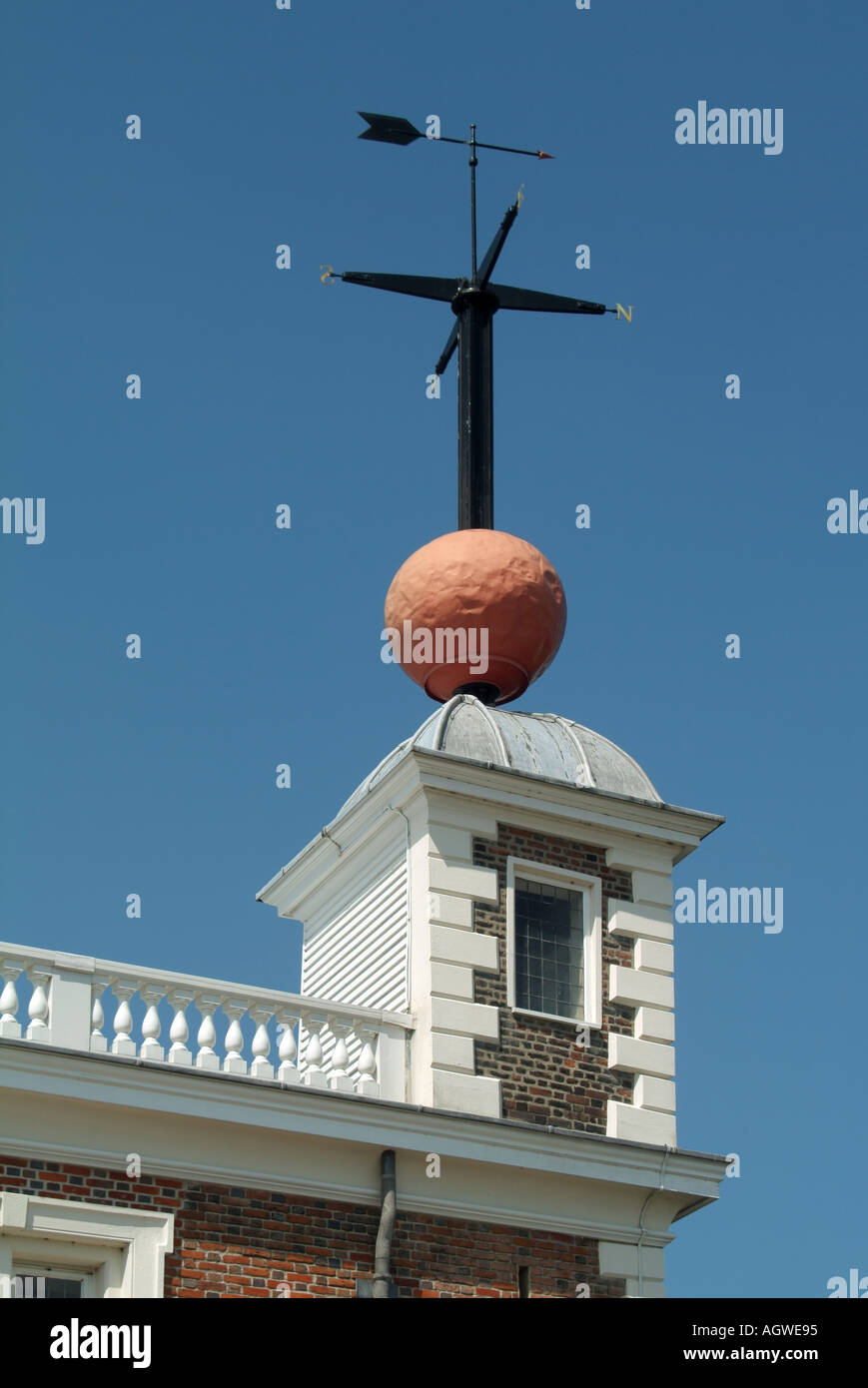 Greenwich Royal Observatory The Time Ball above Octagon Room provided a signal to ships to check marine chronometers Greenwich Park London England UK Stock Photo